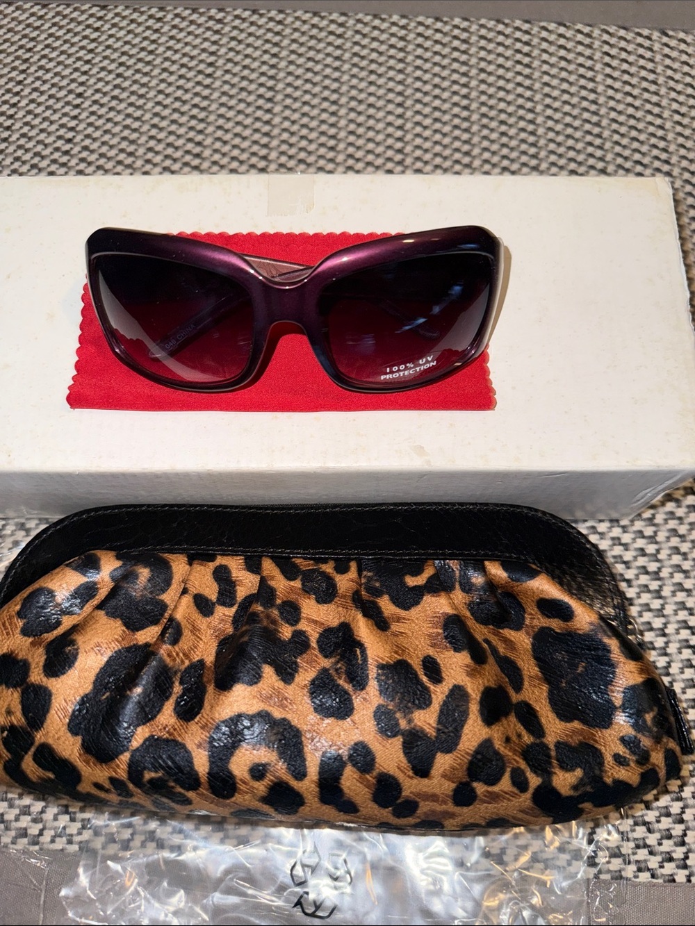 Gradient Purple Cat-Eye Sunglasses with Leopard Print Case - Women Accessories